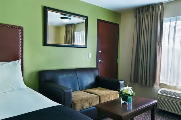 2 Queen Suite Building 2