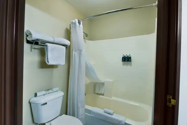 2 Queen Suite Building 2