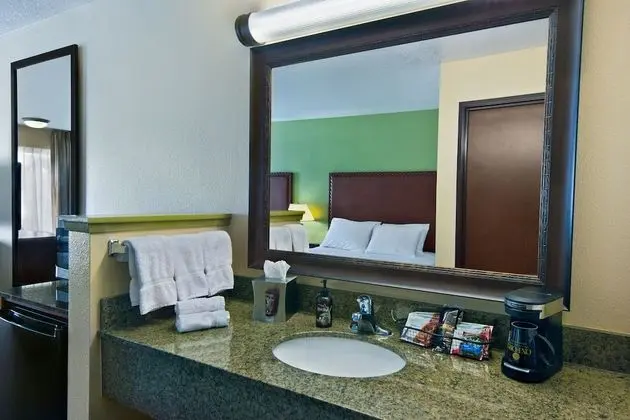 2 Queen Suite Building 2