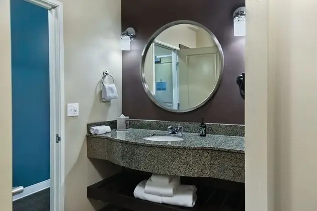 2 Queen Suite