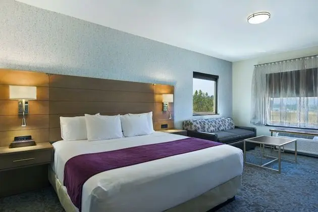 Valley View King Suite