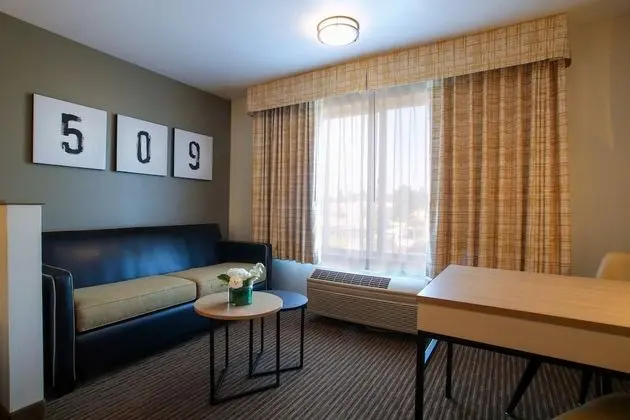 2 Queen Suite
