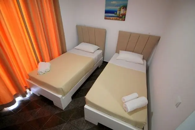 Tek Büyük veya İki Ayrı Yataklı Oda, Deniz Manzaralı