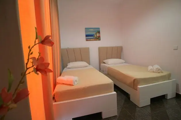 Tek Büyük veya İki Ayrı Yataklı Oda, Deniz Manzaralı