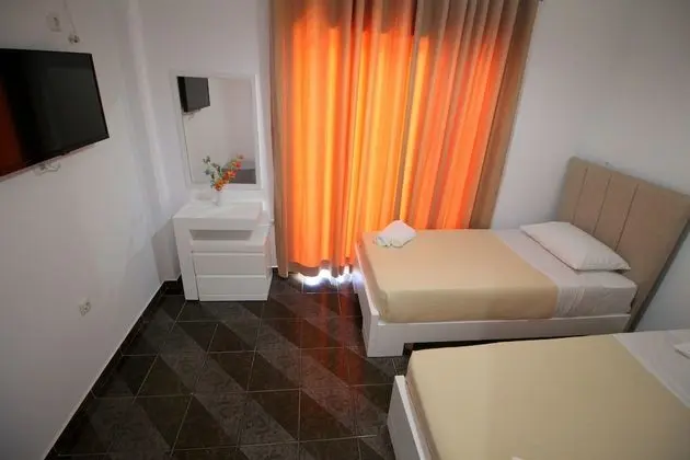 Tek Büyük veya İki Ayrı Yataklı Oda, Deniz Manzaralı