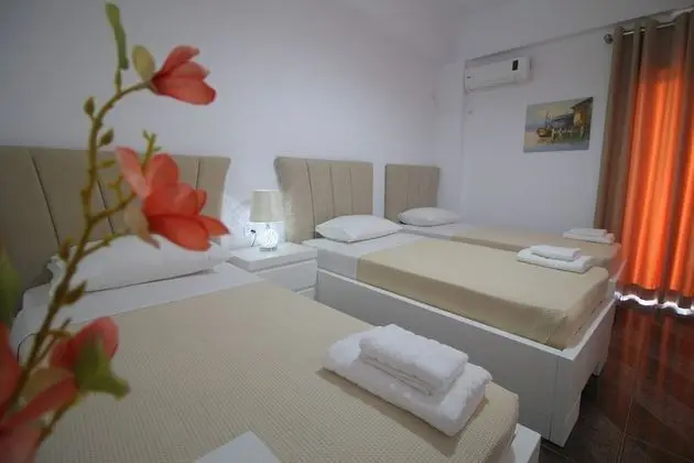 Üç Kişilik Oda, Şehir Manzaralı