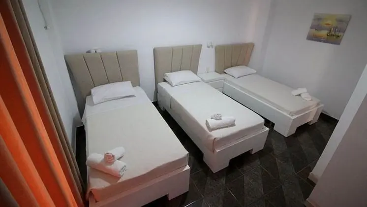 Üç Kişilik Oda, Şehir Manzaralı