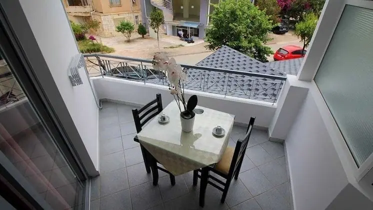 Üç Kişilik Oda, Şehir Manzaralı