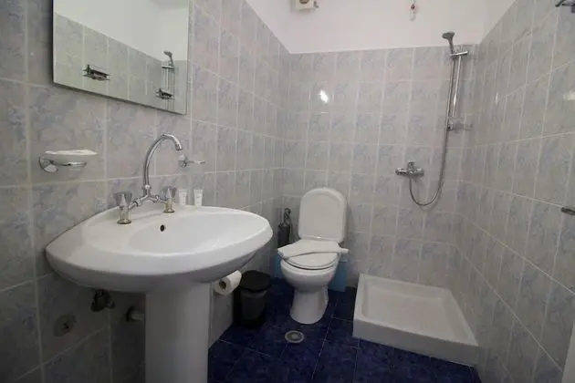 Üç Kişilik Oda, Şehir Manzaralı