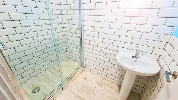 Tek Büyük Yataklı Oda (Capsule 2persons in mixed shared room)
