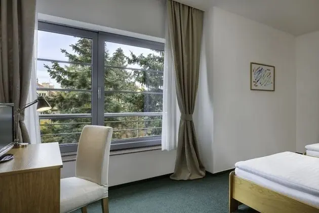 Üç Kişilik Oda (1 Double and 1 Twin Bed)