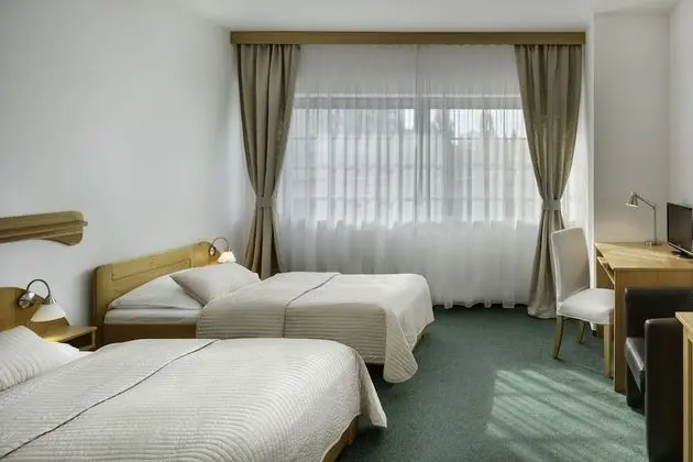 Üç Kişilik Oda (1 Double and 1 Twin Bed)
