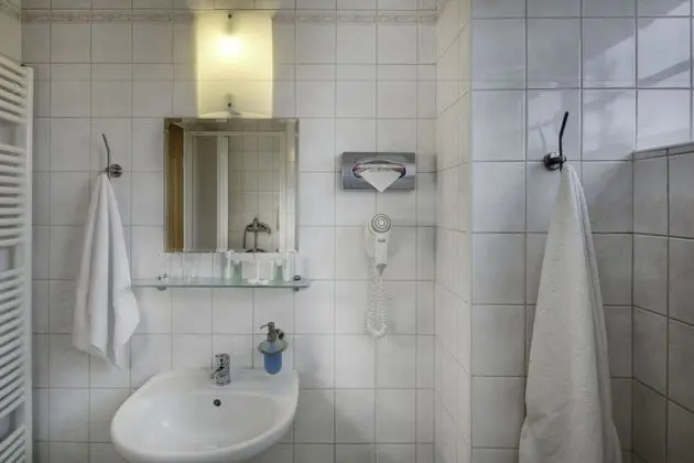 Üç Kişilik Oda (1 Double and 1 Twin Bed)