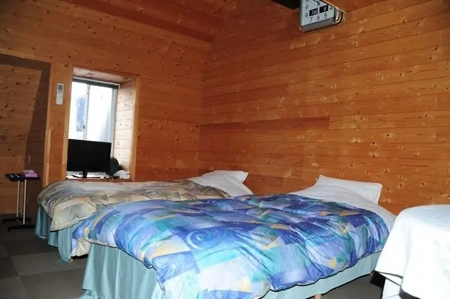 İki Ayrı Yataklı Oda, Ortak Banyo