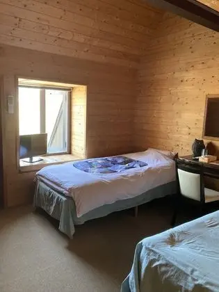 İki Ayrı Yataklı Oda, Ortak Banyo