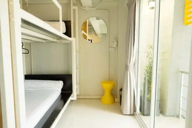 Dört Kişilik Oda, Ortak Banyo (with Balcony)
