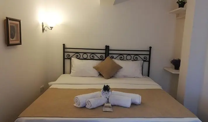 Küçük Çift Kişilik Oda