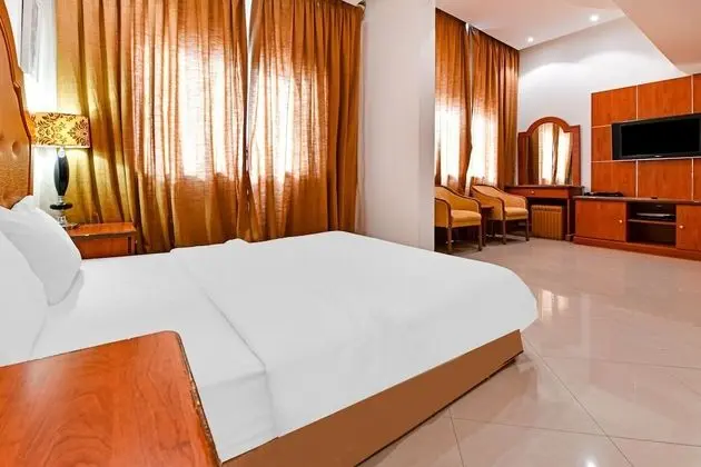 Deluxe King Room