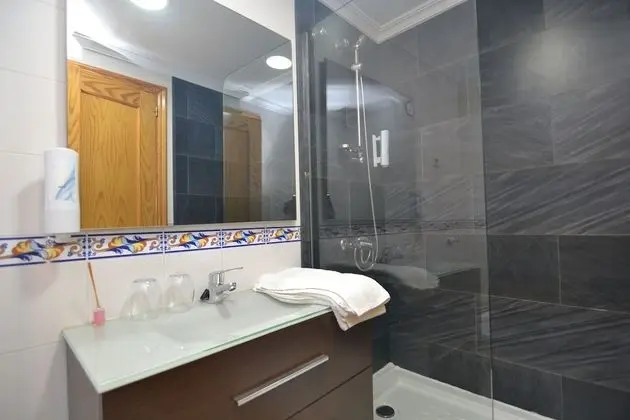 Üç Kişilik Oda