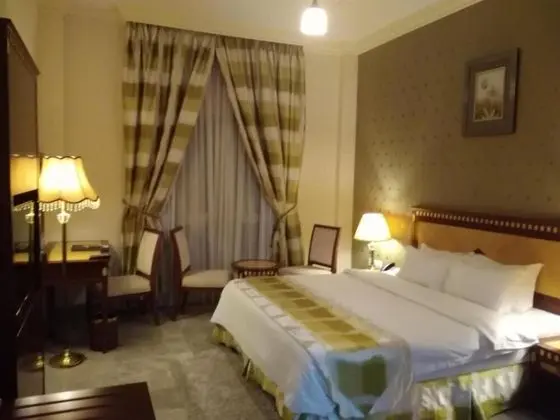 Deluxe Oda, 1 En Büyük (King) Boy Yatak