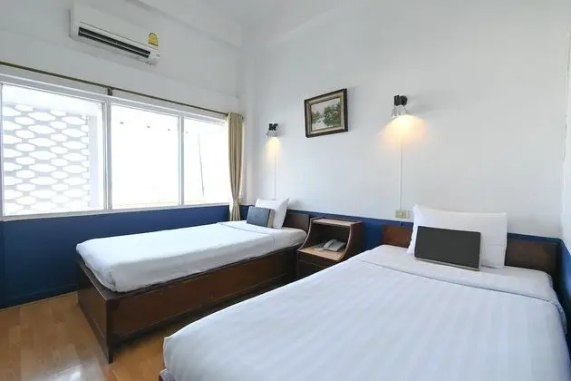 Twin Deluxe Room with Shower