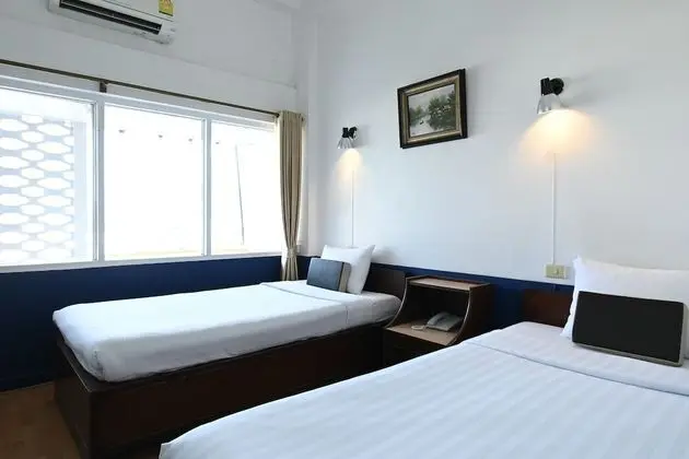 Twin Deluxe Room with Shower