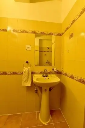 Basic Tek Büyük Yataklı Oda