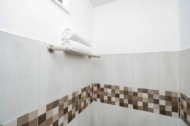 Basic Tek Büyük Yataklı Oda