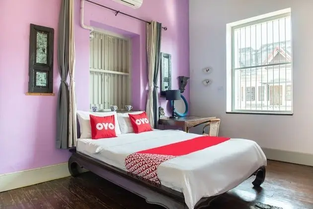 Private Double Room with Shared Bathroom