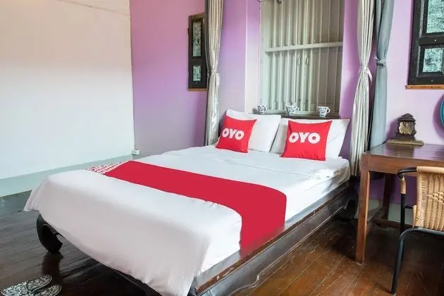 Private Double Room with Shared Bathroom