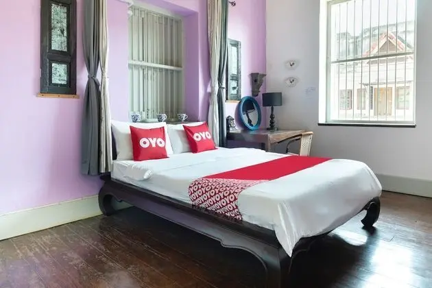 Private Double Room with Shared Bathroom