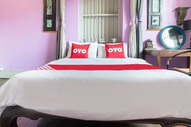 Private Double Room with Shared Bathroom