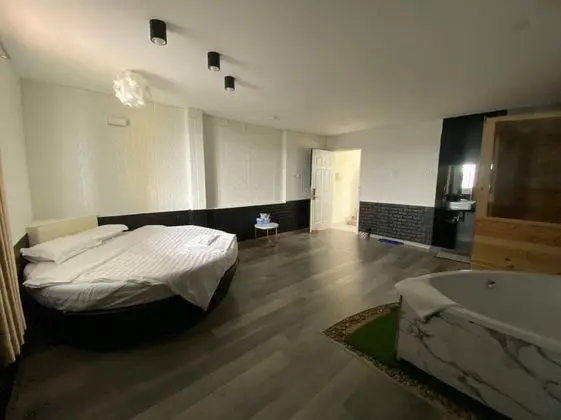 Deluxe Tek Büyük Yataklı Oda