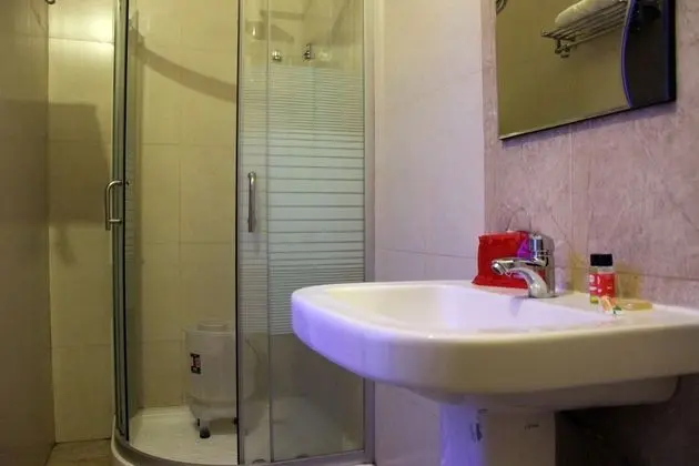 Standard Tek Büyük veya İki Ayrı Yataklı Oda, 1 Çift Kişilik Yatak, Özel Banyo