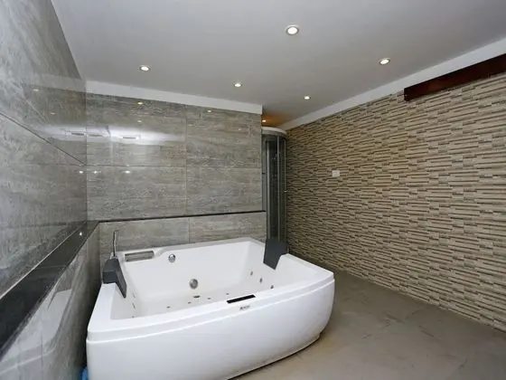 Tek Büyük veya İki Ayrı Yataklı Oda