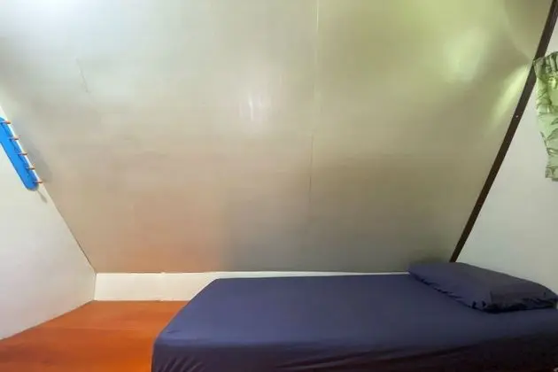 İki Ayrı Yataklı Oda, Ortak Banyo