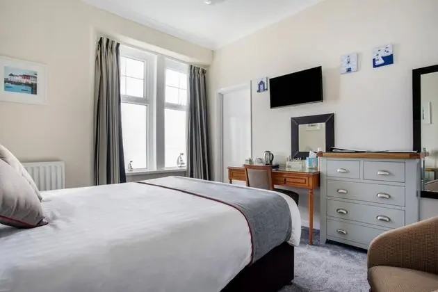 Deluxe Tek Büyük Yataklı Oda, Banyolu/Duşlu, Deniz Manzaralı (with bath or shower)
