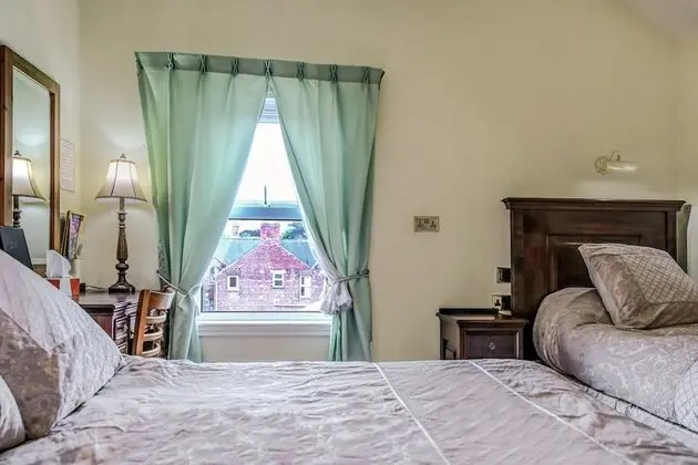 Deluxe Üç Kişilik Oda, Birden Çok Yatak