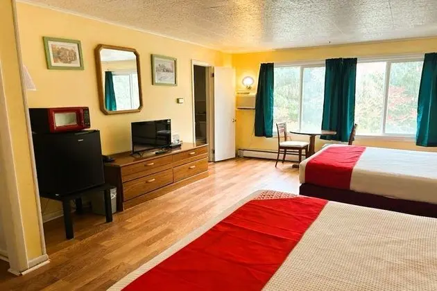 Oda, 2 Büyük (Queen) Boy Yatak