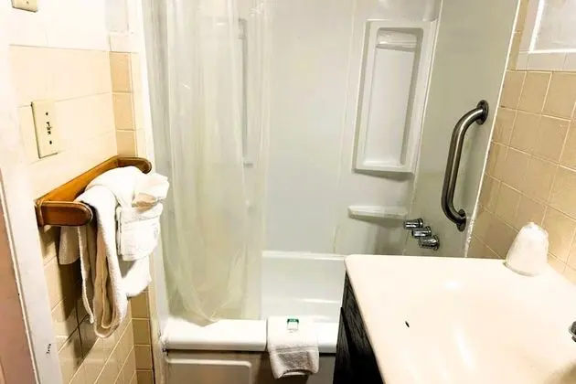 Oda, 2 Büyük (Queen) Boy Yatak