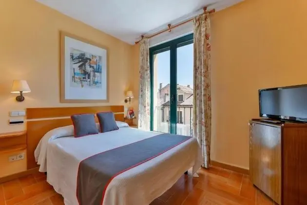 Basic Tek Büyük Yataklı Oda