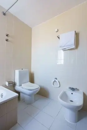 Üç Kişilik Oda