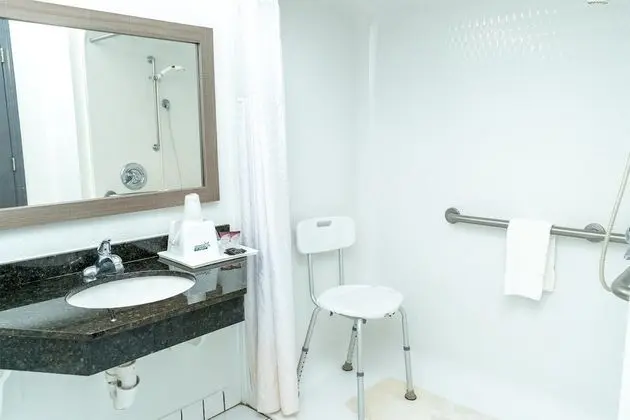 Engellilere uygun banyo