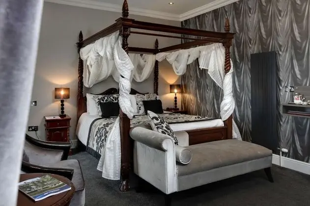 Standard Oda, 1 En Büyük (King) Boy Yatak, Sigara İçilmez (Four Poster Bed)