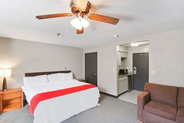 King Bed with Pull Out