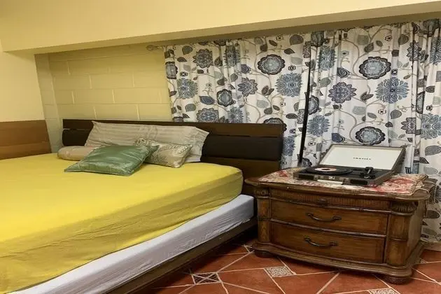 Oda, 1 Tek Kişilik Yatak, Ortak Banyo
