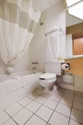 Oda, 2 Büyük (Queen) Boy Yatak