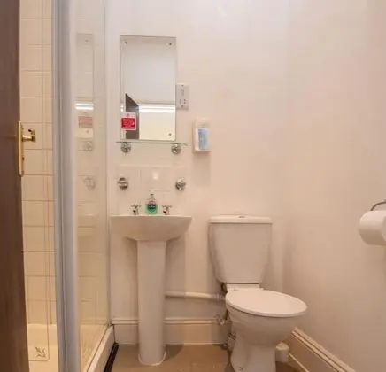 Standard Tek Büyük Yataklı Oda, Ortak Banyo