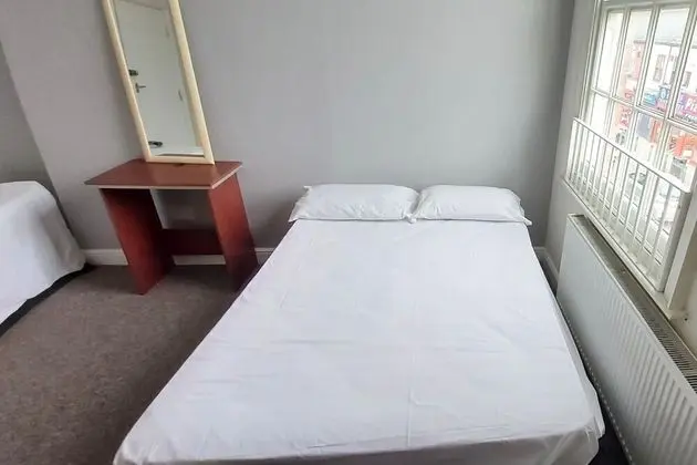 Standard Üç Kişilik Oda, Ortak Banyo