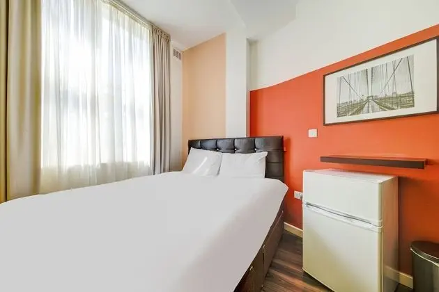 Standard Tek Büyük Yataklı Oda